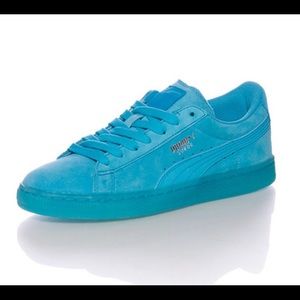 Beautiful blue pumas **never worn**